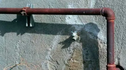 Гудуть водопровідні труби свистять, вібрують (труби) Гудуть водопровідні труби свистять, вібрують