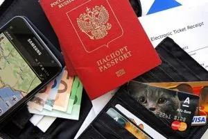 Які документи взяти для поїздки за кордон
