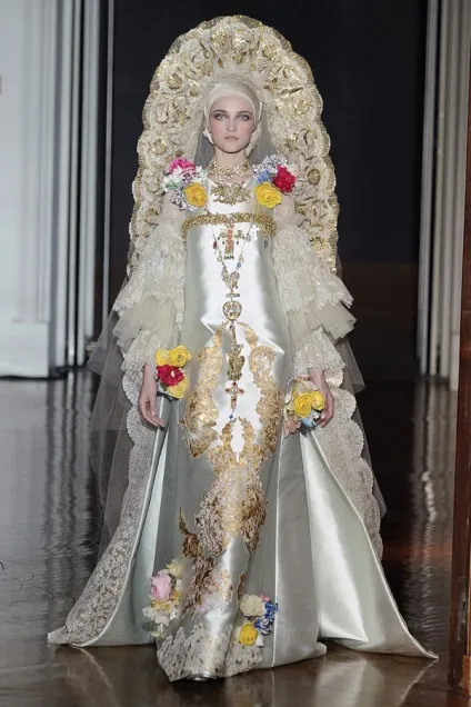 Як намалювати кокошник олівцем поетапно (олівцем) Як намалювати кокошник олівцем поетапно