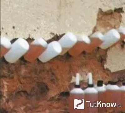 Як осушити сирі стіни