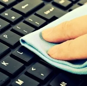 Як почистити клавіатуру ноутбука в домашніх умовах 2 способи, відео (клавіатуру) Як почистити клавіатуру ноутбука в домашніх умовах 2 способи, відео