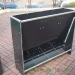 Як зробити годівниці для свиней і поросят своїми руками креслення і фото бункерних і автоматичних (своїми) Як зробити годівниці для свиней і поросят своїми руками креслення і фото бункерних і автоматичних