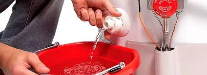 Як злити воду з системи водопостачання на зиму