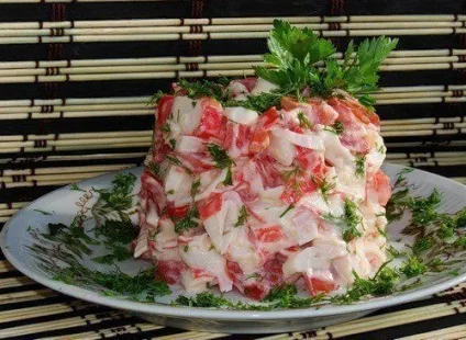 Як ви готуєте салат з крабовими паличками (різні способи приготування) Як ви готуєте салат з крабовими паличками