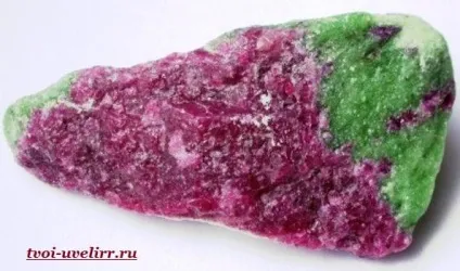 камінь цоизит