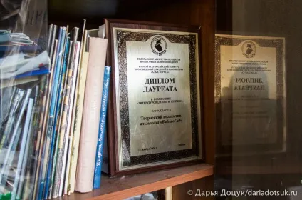 Як живуть професійні Новомосковсктелі бібліогід - - (дуже важливих книгах) Як живуть професійні Новомосковсктелі бібліогід - -