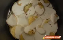 Картопля, запечена з вершками і сиром в мультиварці покроковий рецепт з фотографіями (вершками) Картопля, запечена з вершками і сиром в мультиварці покроковий рецепт з фотографіями