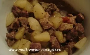 Картопля, тушкований зі свинячими реберцями (картопля зі свинячими реберцями в мультиварці) Картопля, тушкований зі свинячими реберцями