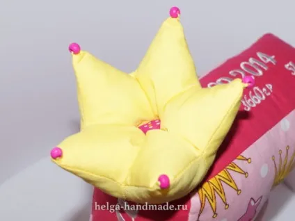 Корона з тканини для букви-подушки своїми руками (боків Зшиваємо деталі корони) Корона з тканини для букви-подушки своїми руками