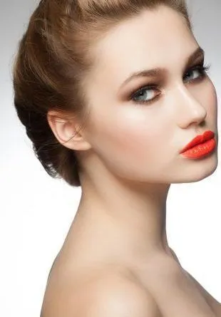 Гарний літній макіяж вечірній і денний make-up (вечірній) Гарний літній макіяж вечірній і денний make-up