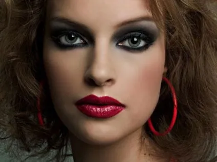 Гарний літній макіяж вечірній і денний make-up (вечірній) Гарний літній макіяж вечірній і денний make-up