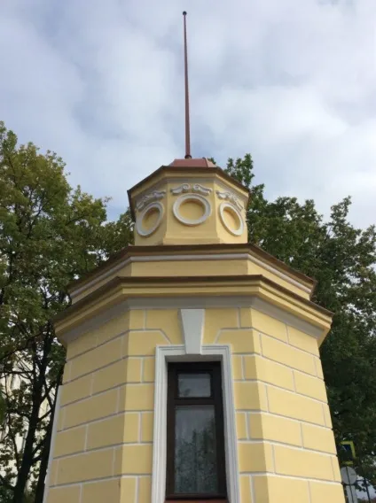 Кронштадтський футшток українська точка відліку або «пуп землі» (середня гавань Кронштадта) Кронштадтський футшток українська точка відліку або «пуп землі»