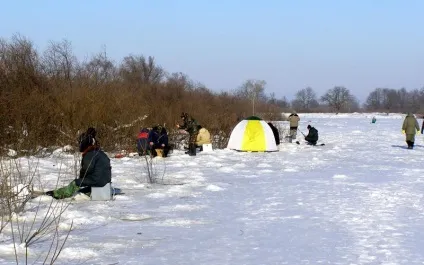 Ловля окуня взимку на озері (окуня) Ловля окуня взимку на озері