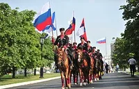 Поїзд з фрагментами зображень картин російського живопису запустили в метро Москви - Київ (москви) Поїзд з фрагментами зображень картин російського живопису запустили в метро Москви - Київ