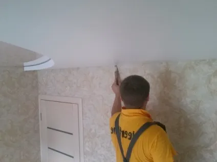 Монтаж дворівневих натяжних стель відео інструкція і докладна технологія по монтажу своїми (дворівнева стеля) Монтаж дворівневих натяжних стель відео інструкція і докладна технологія по монтажу своїми