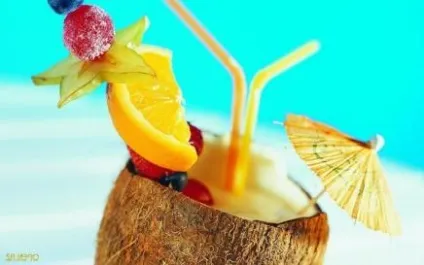 Незвичайні коктейлі і оригінальна подача (подача) Незвичайні коктейлі і оригінальна подача