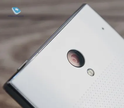 Огляд японського смартфона sharp aquos crystal (305sh)