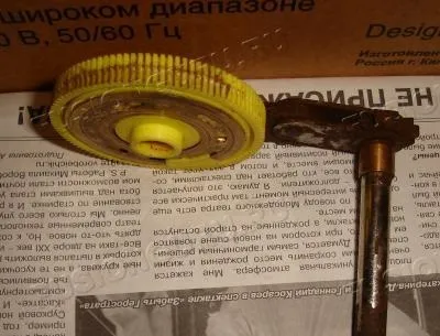Очищення механізму приводу заднього склоочисника (запасні частини) Очищення механізму приводу заднього склоочисника
