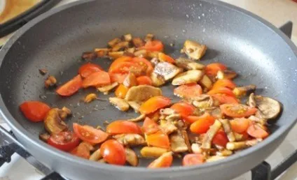 Омлет з грибами, помідорами і сиром (шампіньйони) Омлет з грибами, помідорами і сиром