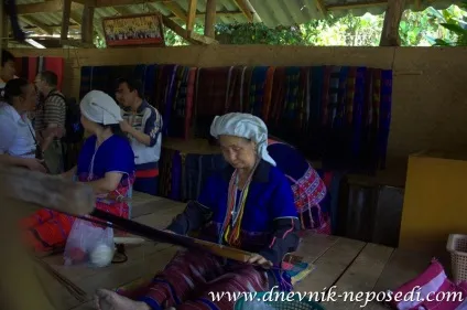 Особливості людей в Таїланді, щоденник непосиди (корінна народність в Таїланді) Особливості людей в Таїланді, щоденник непосиди