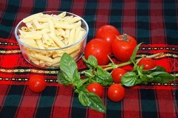 Паста з помідорами - пенне з помідоровим соусом (блендером стану пюре) Паста з помідорами - пенне з помідоровим соусом