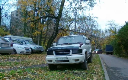 Парковка на газоні, куди скаржитися, автоклуб78 (штрафи) Парковка на газоні, куди скаржитися, автоклуб78