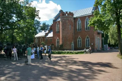 Пейзажний (англійський) парк єкатерининського парку царського села, частина 1 (готичні ворота) Пейзажний (англійський) парк єкатерининського парку царського села, частина 1