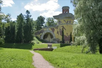 Пейзажний (англійський) парк єкатерининського парку царського села, частина 1 (готичні ворота) Пейзажний (англійський) парк єкатерининського парку царського села, частина 1