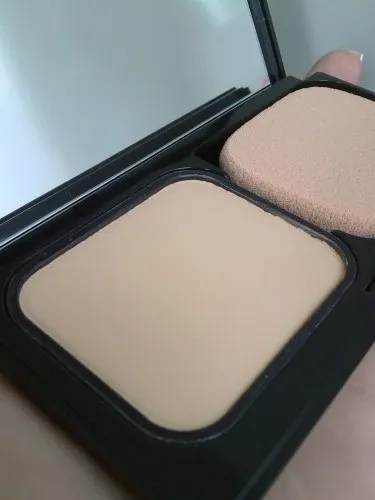 Плакати чи радіти shiseido sheer matifying compact spf 10 - напівпрозора матуюча пудра (Свотч) Плакати чи радіти shiseido sheer matifying compact spf 10 - напівпрозора матуюча пудра