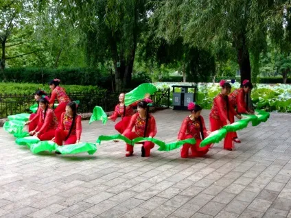Чому китайці такі стрункі, прогулянка з драконом walk with the dragon