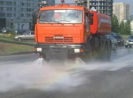 Чому миють дороги під час дощу