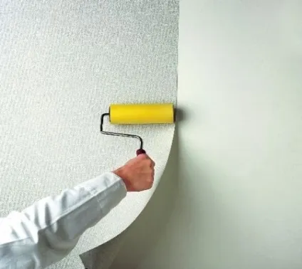 Поклейка шпалер під фарбування відео-інструкція по монтажу своїми руками, яким клеєм клеїти, фото (руками) Поклейка шпалер під фарбування відео-інструкція по монтажу своїми руками, яким клеєм клеїти, фото