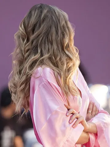 Як зробити ідеальні локони свої секрети розкрила стиліст victoria s secret, журнал cosmopolitan (ідеальні локони) Як зробити ідеальні локони свої секрети розкрила стиліст victoria s secret, журнал cosmopolitan