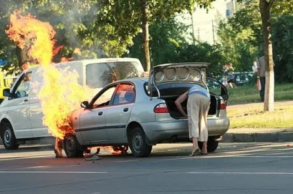 Пожежа в автомобілі причини, способи гасіння і заходи профілактики (автомобілі) Пожежа в автомобілі причини, способи гасіння і заходи профілактики