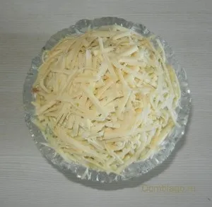 Святковий салат з куркою, грибами і корнішонами (грибами) Святковий салат з куркою, грибами і корнішонами