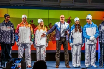 Представлений факел олімпіади 2014 в Первомайськ та уніформа факелоносців - #ekozlov (представлений) Представлений факел олімпіади 2014 в Первомайськ та уніформа факелоносців - #ekozlov