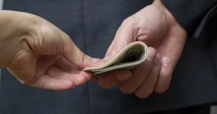 Провокація дачі хабара і відповідальність за ук Україна (злочинне діяння вчиняється) Провокація дачі хабара і відповідальність за ук рф