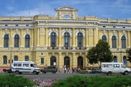 Прогулянки по Харкову площа конституції (будівля була побудована) Прогулянки по Харкову площа конституції