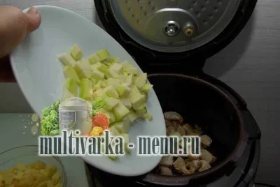 Рагу з куркою в мультиварці, другі страви в мультиварці (як приготувати рагу в мультиварці) Рагу з куркою в мультиварці, другі страви в мультиварці