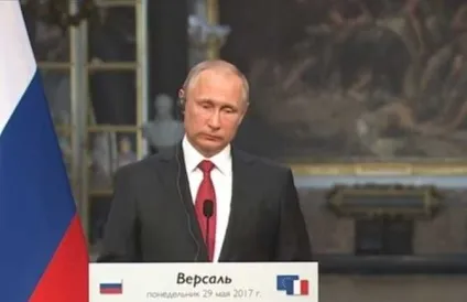 Путін зганьбився на зустрічі з Макрон (путин) Путін зганьбився на зустрічі з Макрон
