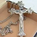 Відмінності православного і католицького розп'яття (католицького) Відмінності православного і католицького розп'яття