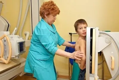 Рентген грудної клітини (рентгенографія) що показує знімок (грудної) Рентген грудної клітини (рентгенографія) що показує знімок