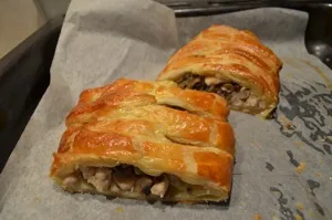 Рецепт випічка з листкового тіста пиріг з куркою і грибами (тесту) Рецепт випічка з листкового тіста пиріг з куркою і грибами