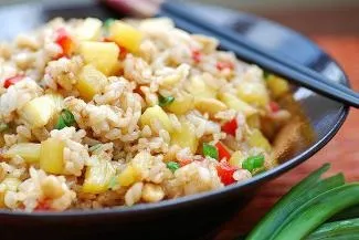 Рис по-тайськи з морепродуктами (морепродуктами) Рис по-тайськи з морепродуктами