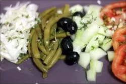 Салат з корнішонами
