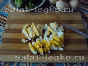 Салат з брокколі з помідорами і яйцем (брокколі помідорами яйцем) Салат з брокколі з помідорами і яйцем