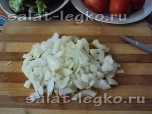 Салат з брокколі з помідорами і яйцем (яйцем) Салат з брокколі з помідорами і яйцем
