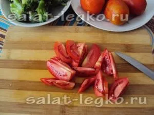 Салат з брокколі з помідорами і яйцем (помідорами) Салат з брокколі з помідорами і яйцем