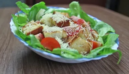 Салат цезар з куркою, класичний простий рецепт (куркою) Салат цезар з куркою, класичний простий рецепт