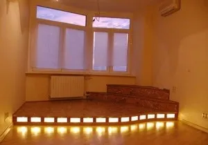 Як зробити подіум у вітальні кімнаті своїми руками